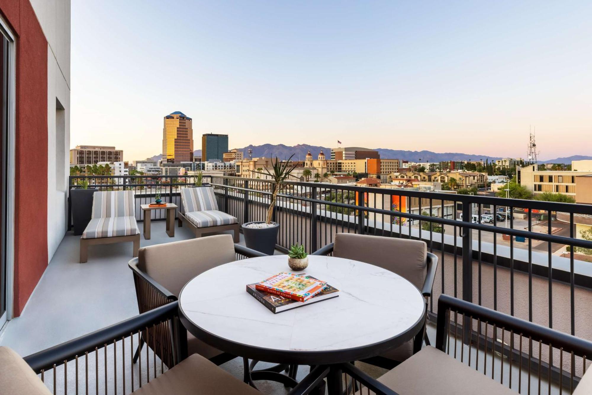 Doubletree By Hilton Tucson Downtown Convention Center Hotel Exterior foto